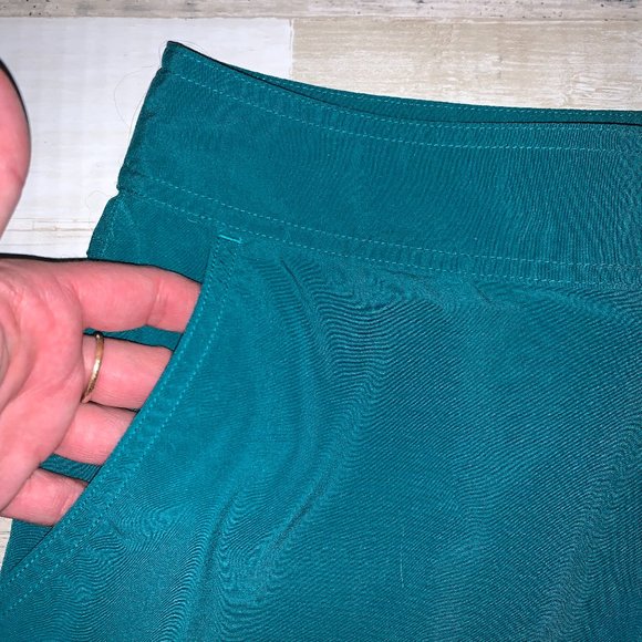 Eastern Mountain Sports Women's Shorts - Size Med - Picture 4 of 7